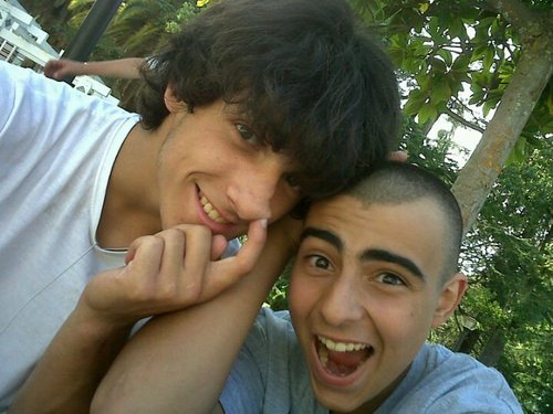 AaronGuedeDiez's profile picture. Vive alegre y a lo loco que la vida dura poco