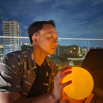 KrisJaru's profile picture. ไม่ได้เก่งทุกเรื่อง แต่มีความเห็นไปทุกเรื่อง ทวิตไปเรื่อยเปื่อย