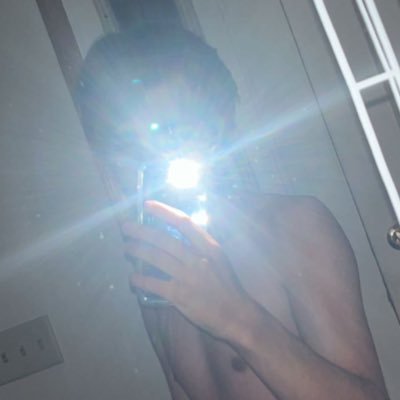 🔞 Just the shy 5’4 100lb 24 year old twink of your dreams 😉