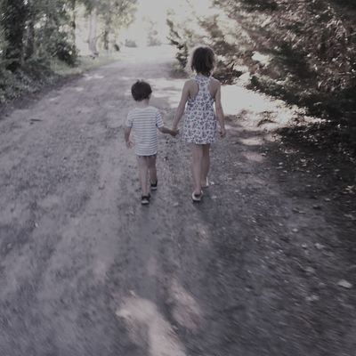 loli_lobepine's profile picture. Une petite auxiliaire de vie accrochée à un arc-en-ciel, dans cet océan de mensonges et de boue. 🐌🌈J'aime apprendre, encore et encore, et comprendre le monde.