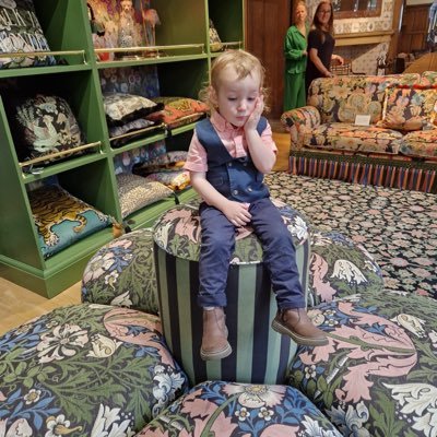 Foden_'s profile picture. the science of the very small and the science of the very large has always intrigued me