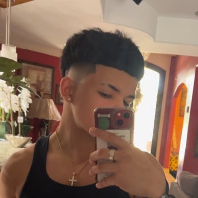 israel_juarez22's profile picture. 