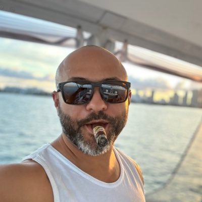 joseashton305's profile picture. 