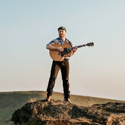 Folk Singer, Guitar Player, Bouzouki Player. // ‘Singular and compelling; one of the finest singers in folk today.’ - Songlines // Bookings • @AlanBearmanMus