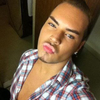 RomanFamouz's profile picture. 