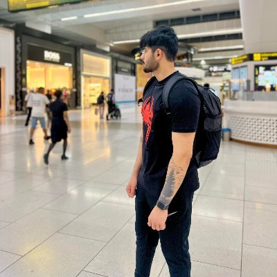 Tech analyst 🖥️ | Travel Vlogger 📸 | I talk about everything| DM for collab 📩