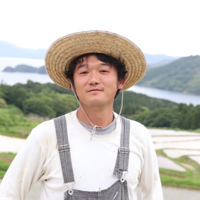 shimotaka_t's profile picture. ◎博士(学術)🎓️【専門】農業気象☀️ 土壌学🪴発酵学🦠 棚田で米作り🌾水産（陸上養殖)🐟️◎株式会社ミライステラス／長崎総合科学大学客員研究員 ◎独自の発酵で肥料作り／自作肥料で土作り／農業技術や資材を研究開発◎今までの知識と経験をYouTubeで公開中!!よかったらぜひ❗