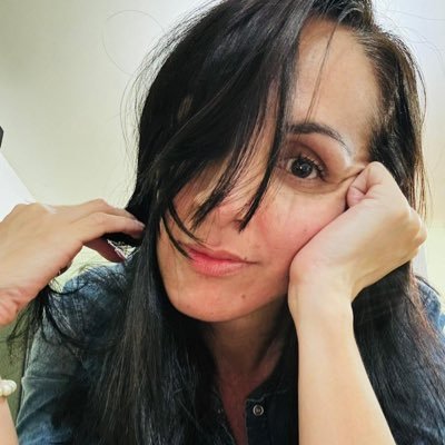 Publicista que trabaja en Marketing. Conversar con café 🫶🏻. Mamá de Cata también 🦄👩👧. 2023 es mi año ☀️💃🏻🌿🌲🫧