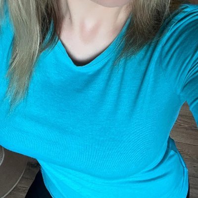 demetaksoyy's profile picture. EVLİ bayanım güvenirsem şartlarım uyarsa arada  kaçamak yapmak istiyorum