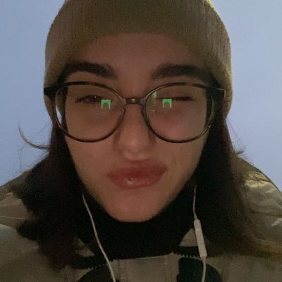 pershendetje nga ekrani! not always active here | she / her