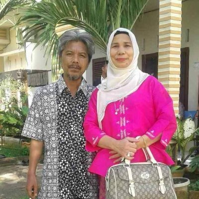 Berminat pada macam budaya di dunia (Adat istiadat, tari, musik dan
tempat parawisatanya). Juga pada Olah Raga