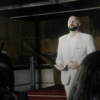 Plume à louer, enseignant et entrepreneur vivant au Caire.