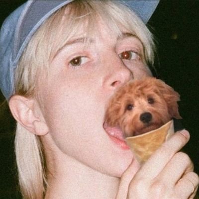 ailujmustdie's profile picture. a half empty girl |
20