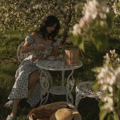 حالمة💛 للوقت للتأمل للتفاصيل و الصوت عندي جرعات سعادة لقلبي، افتن بحب الحياة و السفر و كل ما من شأنه أن يلبي ذائقتي الفريدة. 🎶🌌