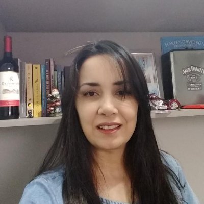 Mestre em Ciência, Tecnologia e Sociedade (Soc.). Doutora em Educação.