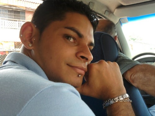 - Me intendeer ?!
'impossiivel ,
- Me amaar ?!
'inevitáavel,
- Me ter ?!
'Quem sabe um dia !,
- Me esqueceer ?!
'TENTE,