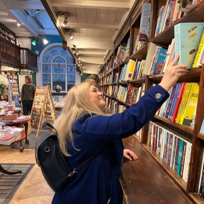 GLL Head of Libraries. Irish-Dutch-Cornish-Londoner. Blue Peter Badge Holder. SMP Theatre Co-Chair. Likes reading, theatre + adventures. Views personal