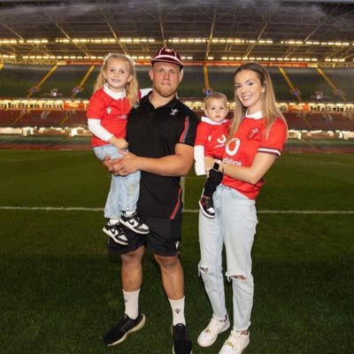 Daddy to 2 beautiful children Mia💗 Rio💙🌍Rugby Player @Cardiff_Blues. 🏴󠁧󠁢󠁷󠁬󠁳󠁿 Cap #1188…Represented by @Worldinmotion_