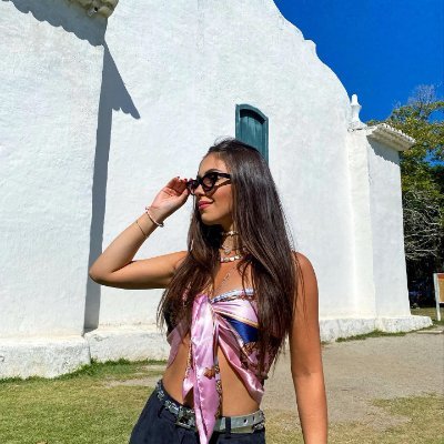 I am a sunny, confident, and independent thinking woman