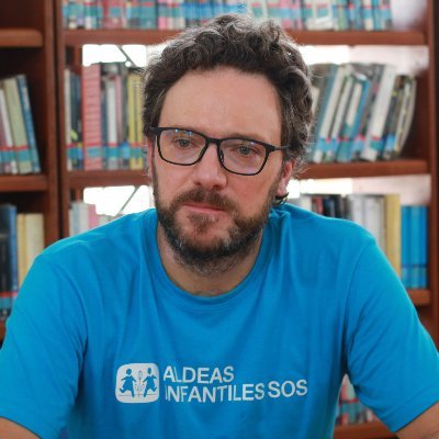 Todos los niños y niñas tienen derecho a crecer felices y en familia. Abogado de la Universidad de los Andes. Director nacional de @aldeascolombia