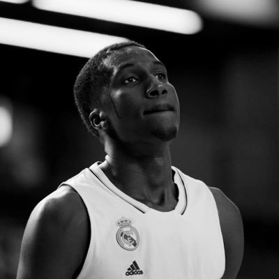 jugador del @RMBaloncesto🇸🇳🇪🇦 #Godisincontrol 💆🏾‍♂️🙌🏽❤️