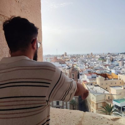 Me gusta comentar las películas que veo y poco más. En aprendizaje. Escribo sobre cine en @Cosas_Felices y @butacaybutacon