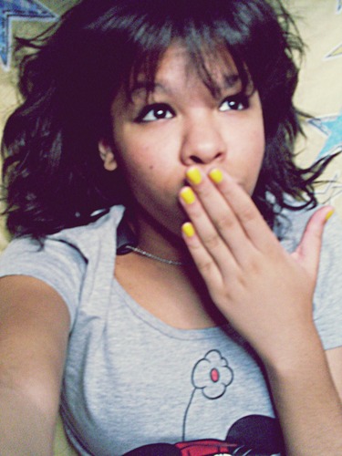 mayjones_'s profile picture. Renda-se,como eu me rendi.Mergulhe no que você não conhece como mergulhei.Não se preocupe em entender,viver ultrapassa qualquer entendimento -Clarice Lispector.