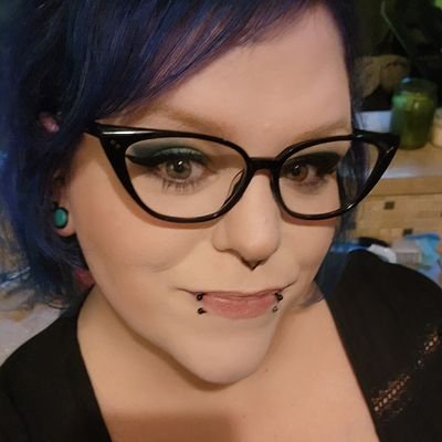 Creative Director, Artist, Designer, Gamer, Avid Reader, Horror Lover, INFJ, 💖 Science & Space 🌌 Eyes always pointed to the stars! ☄️