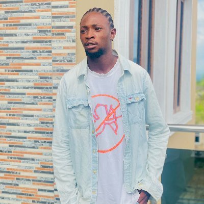 A Music Artiste👻 
A Song Writer✍️ 
I'm 100% Music🙌
Die hard fan of @Omah_Lay