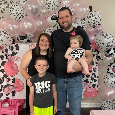 Happily Married 👰💍Mommy to Trenton & Sophia 💙🩷Pre-K/Elementary Supervisor🍎✏️
