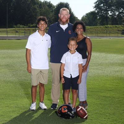 Husband to @KaronDailey1, father to 3 awesome kids. Assistant Head Coach/Co Offensive Coordinator/OL coach Chapman High. #FOOL #LTG #STB