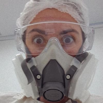 Louca da farmacotécnica, comunistinha e cientista cansada. Encontrada sempre com um copo ou caneca na mão e hibernando nas horas vagas.