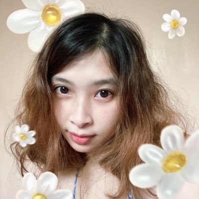 notesfromwinter's profile picture. She's just that.