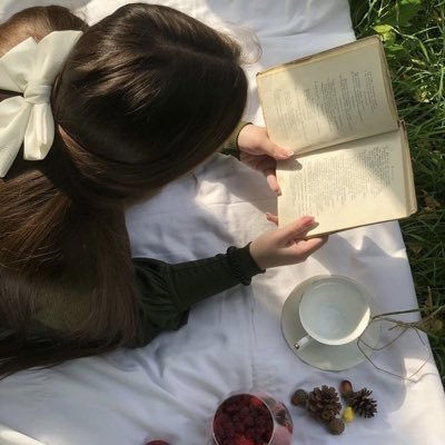 a place to journal my reads and opinions • she/her ♡ 24 ✧ 5/50 📖 #booktwt