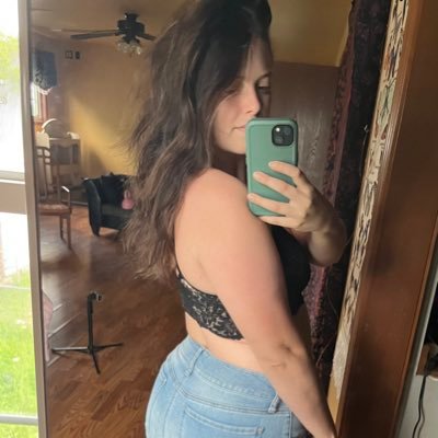 bootyandcoffee_'s profile picture. Top 6% percent on Only Fans. Milf. Thick. Kink friendly. Bi girl. 😘