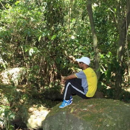 Praticando corrida e ciclismo junto a Natureza.