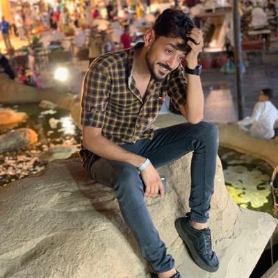 أريد ان يصبح قلبي كمظهري الخارجي هادئ ولا يشتكي من شيء
يبدو وكأنه لا يهتم لجميع ما يحدث من حوله ولا تستطيع تلك الأشياء الصغيرة ان تؤذيه