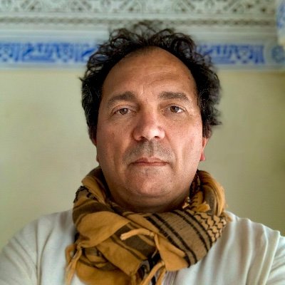 Edito el blog Bits Rojiverdes desde el año 2000. Colaboro con medios públicos de dictaduras, países del Eje del Mal y de la Resistencia Antiimperialista.