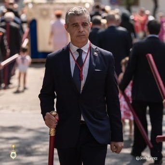 Sevillano, Sevillista y Cofrade. Bautizado en San Gil, Soleano por convencimiento y de San Gonzalo por la Gracia De Dios.