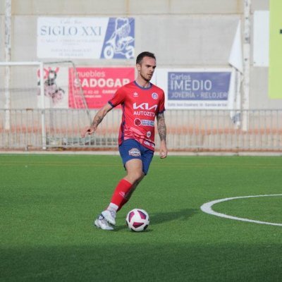 Humanista 📚
Jugador del C. P. Villarrobledo y ex jugador del Albacete Balompie,  Atlético Ibañés, C. D. Quintanar del Rey y la A. D. San Clemente