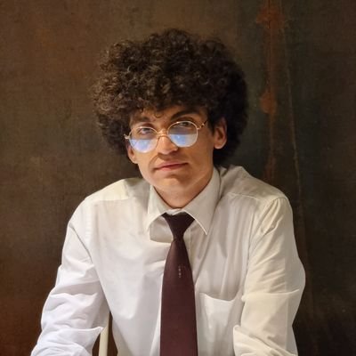 Amin_Ni8's profile picture. زنهار تا توانی اهل نظر میازار
دنیا وفا ندارد ای نور هر دو دیده