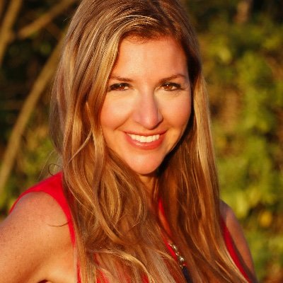 Master Hypnotist and Best-Selling author of A Hypnotist’s Journey to Atlantis.
Unlock your true potential through hypnosis and expanded consciousness.