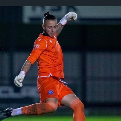 ex academy goalkeeper up and coming looking to play non league or pro football at a good level supported by family members