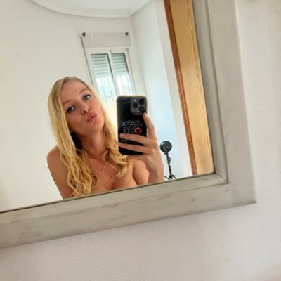 💕Squirter here 💕 live shows on https://t.co/CC9SYfclOz 💦Sub to my https://t.co/OdjKhjRgAJ