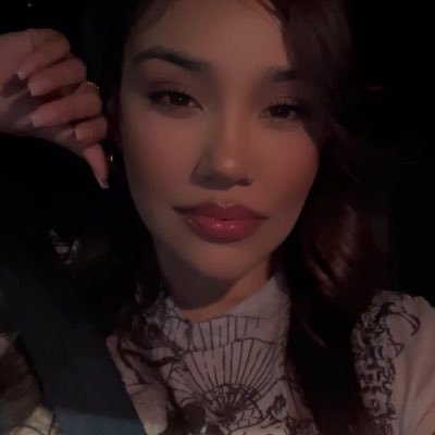 Theyloveangg's profile picture. Meditating...