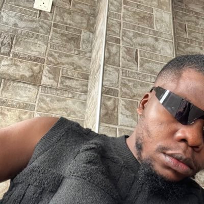 Ereclef's profile picture. ꜰʀᴏᴍ ᴛʜᴇ ᴄʀᴇᴇᴋ ᴛᴏ ᴛʜᴇ ᴄɪᴛʏ