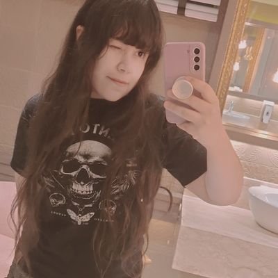 Just an ordinary girl.
4'11 (149 cm) ~ 92 lbs (42 kg)
❤️ Instagram: xlilyhana
❤️ TikTok: hanalilyx
NSFW account 🔞➔ @hanalilyxxx