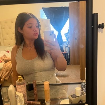 desiraepatlan's profile picture. 