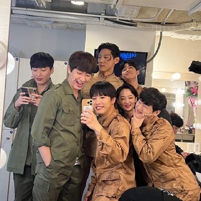 본진 - 김리현/ 애배 - 김려욱, 안지환, 윤나무, 윤승우 / 최애작 - 쇼맨, 여보셔, 팬레터 / 초보 뮤덕 / 스치면 애배!! / 진입장벽 낮아요!!!