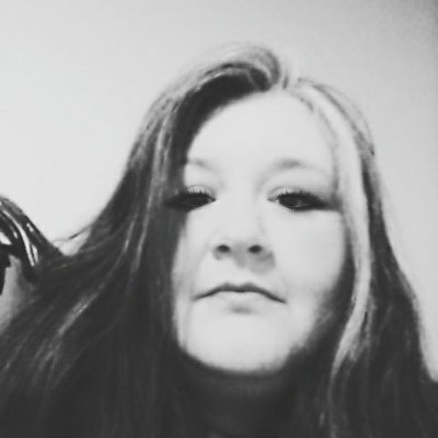 KarenHunt1975's profile picture. 